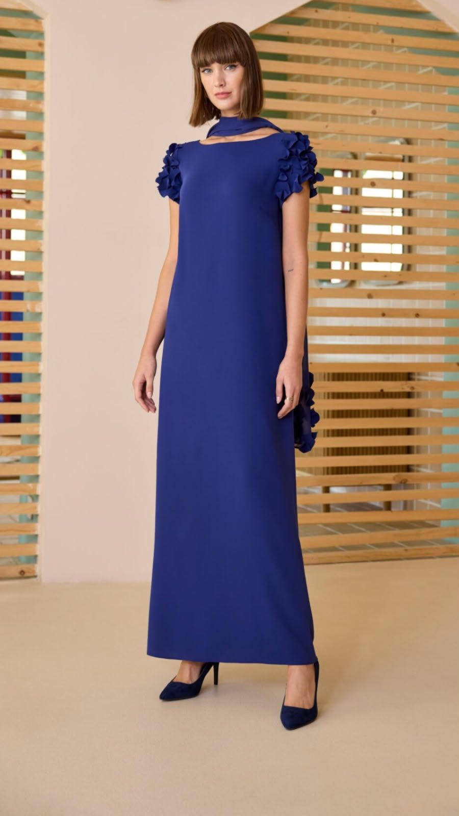Vestido azul Carla Ruiz de manga volante