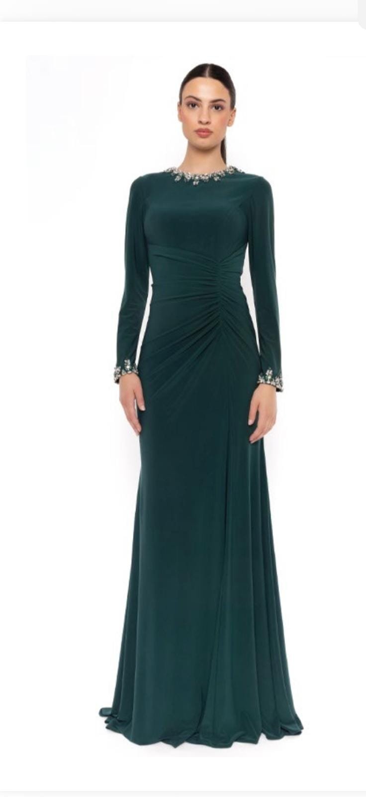 Vestido verde Carla Ruiz con pedrería
