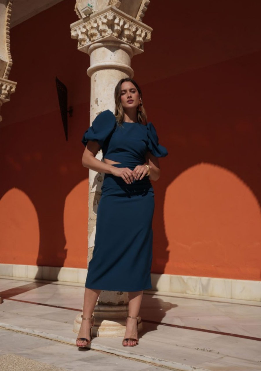 Vestido Cayro cut-out con manga globo en azul marino