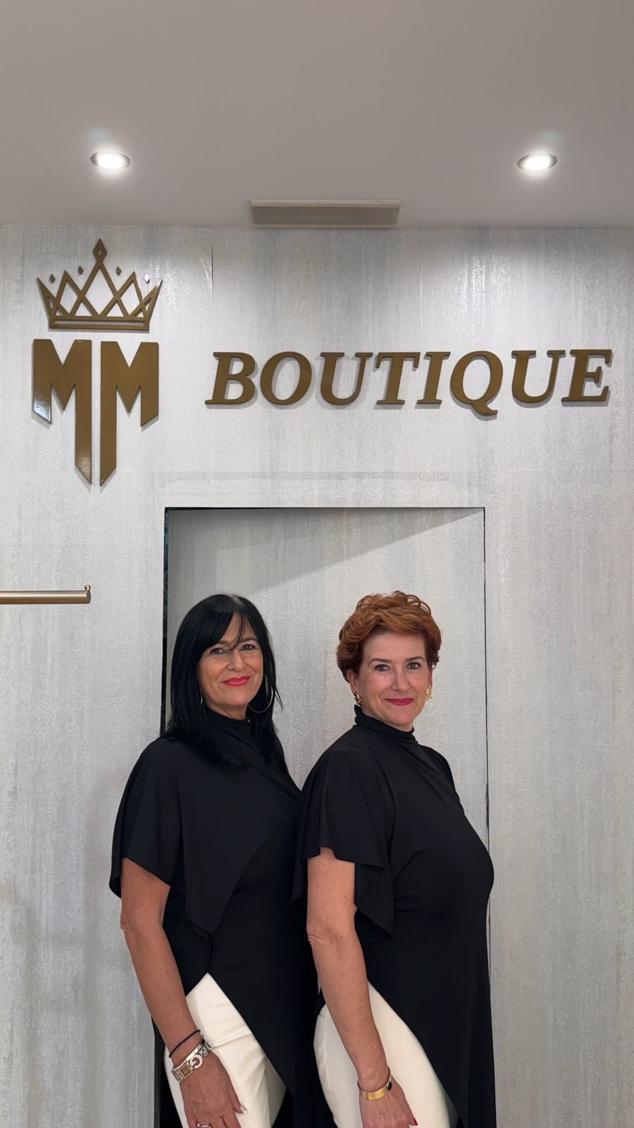 El equipo de MM Boutique Woman en la tienda de Villanueva de la Serena
